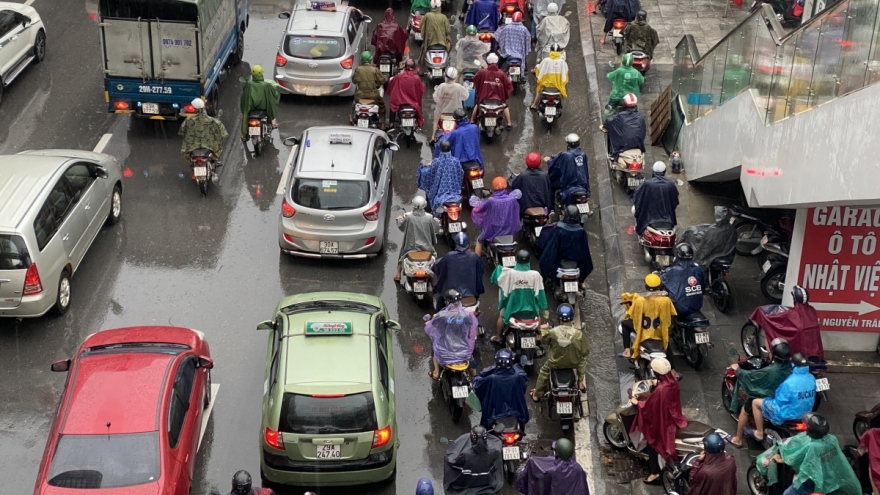 Streets throughout Hanoi suffer blockages after period of heavy rain